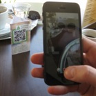 Zosn&iacute;manie QR k&oacute;du na stole